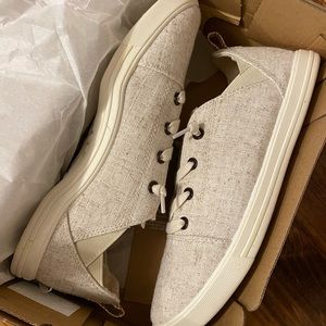 Brand new-Roxy shoes size 8